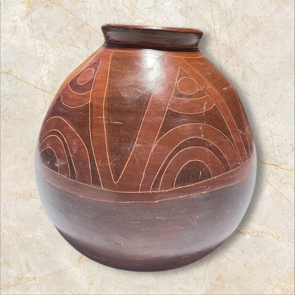 Vintage Nicaraguan Primitive Pottery Vase - Picture 5 of 10